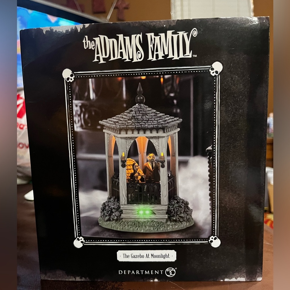 NIB Sealed Department 56 Addams Family Gazebo At Midnight Halloween Figure